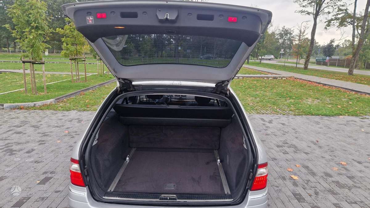 Mercedes-Benz E500 - 11