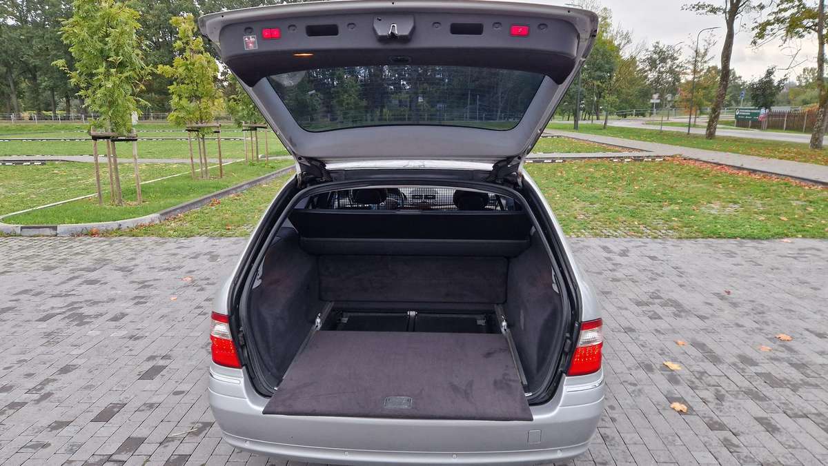 Mercedes-Benz E500 - 12
