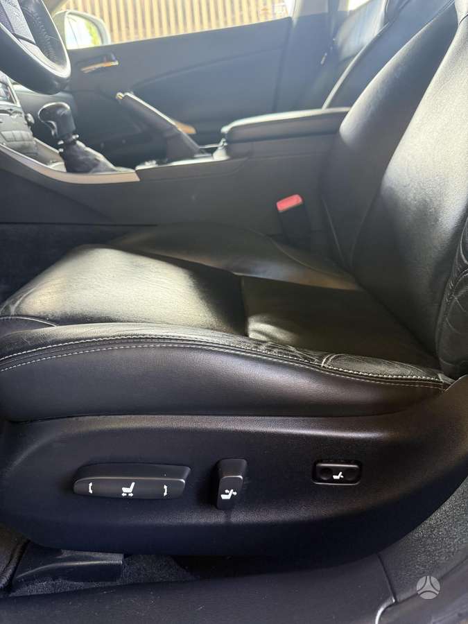 Lexus IS 200, 2.2 l., Седан