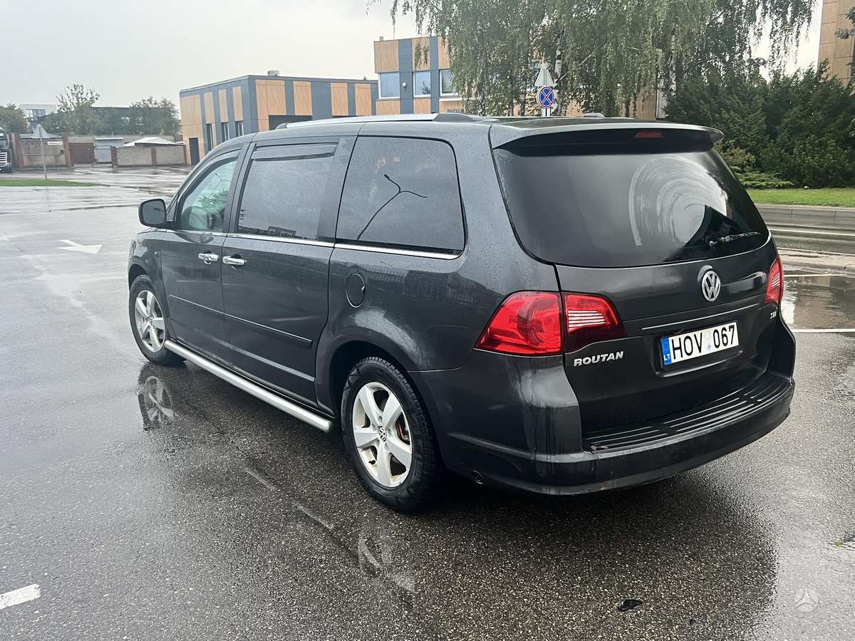 Volkswagen Routan - 4