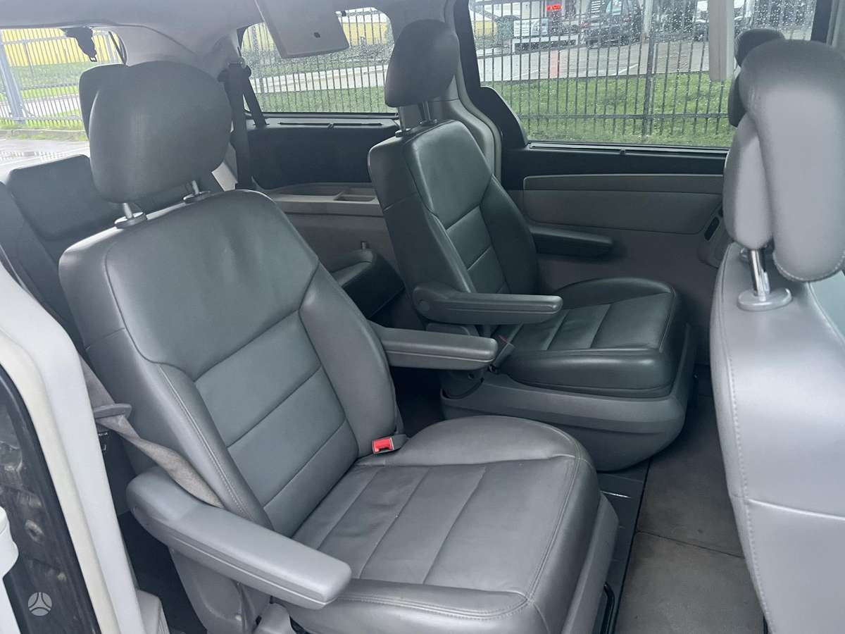 Volkswagen Routan - 6