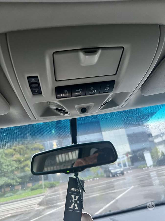 Volkswagen Routan - 9