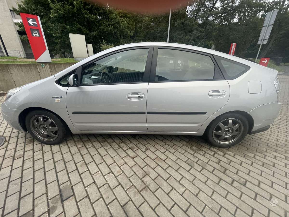 Toyota Prius - 4