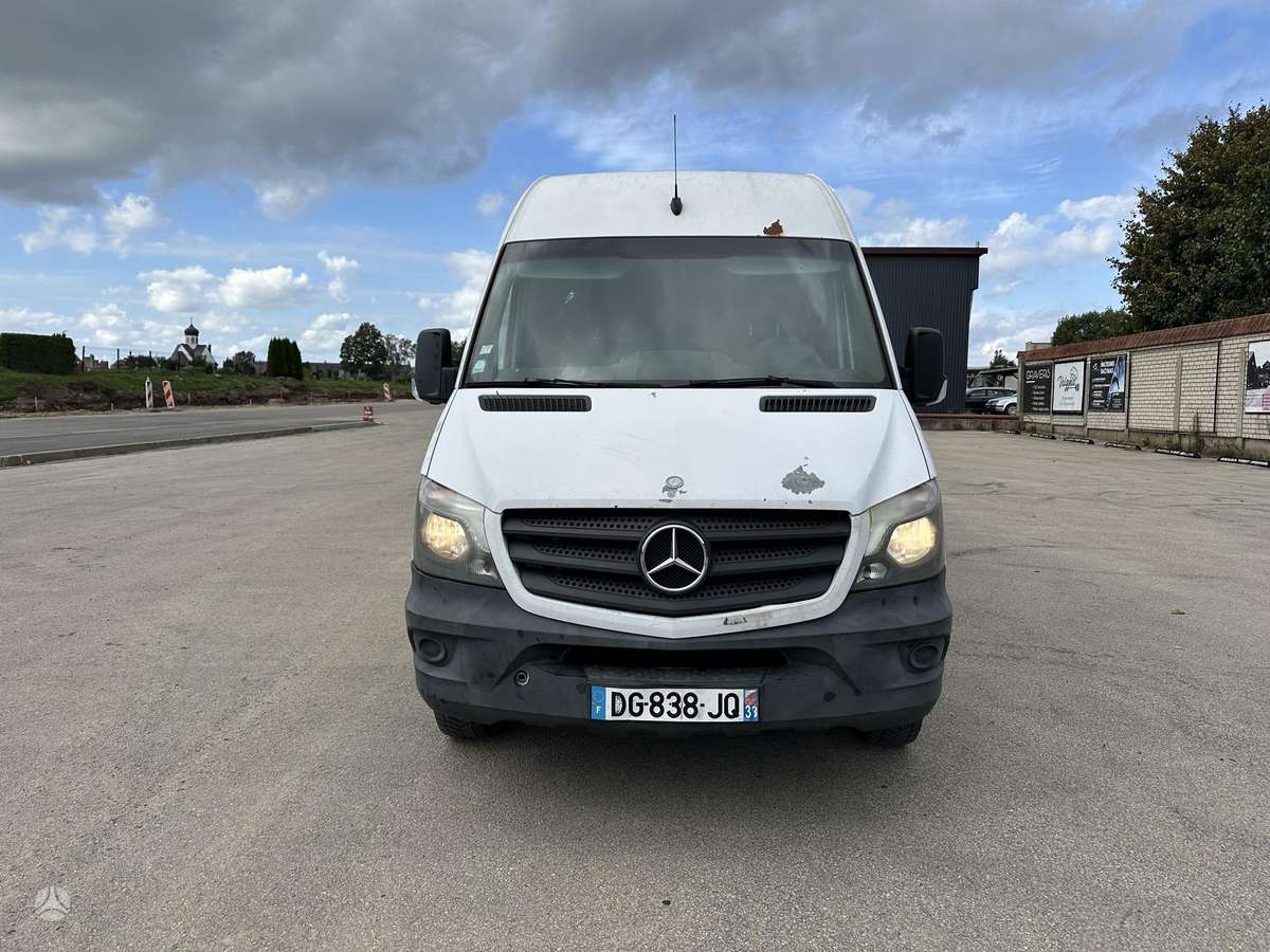 Mercedes-Benz Sprinter - 2