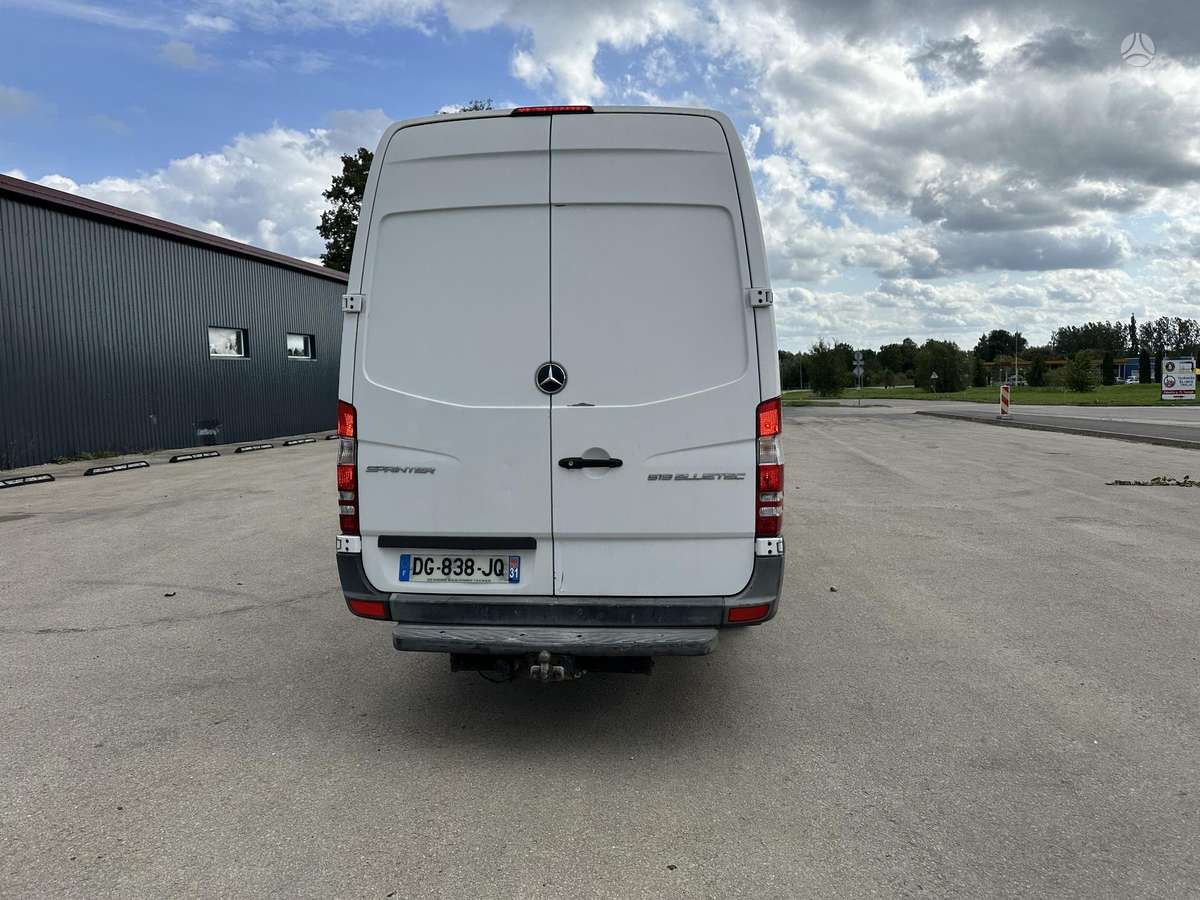 Mercedes-Benz Sprinter - 5