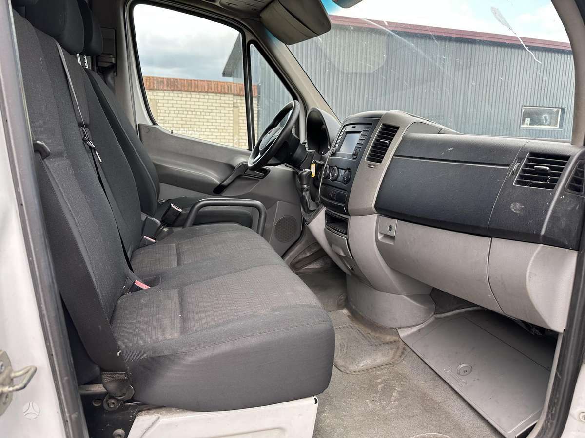 Mercedes-Benz Sprinter - 11