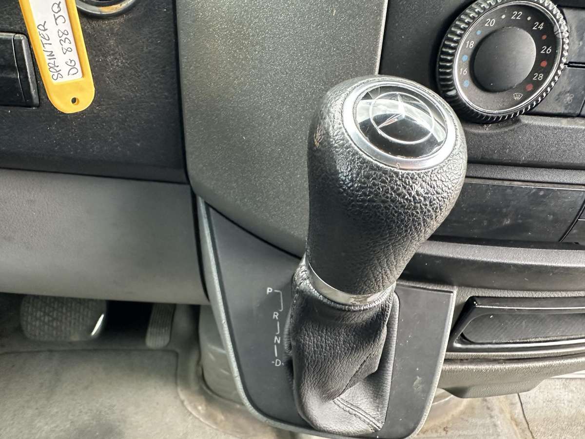 Mercedes-Benz Sprinter - 12