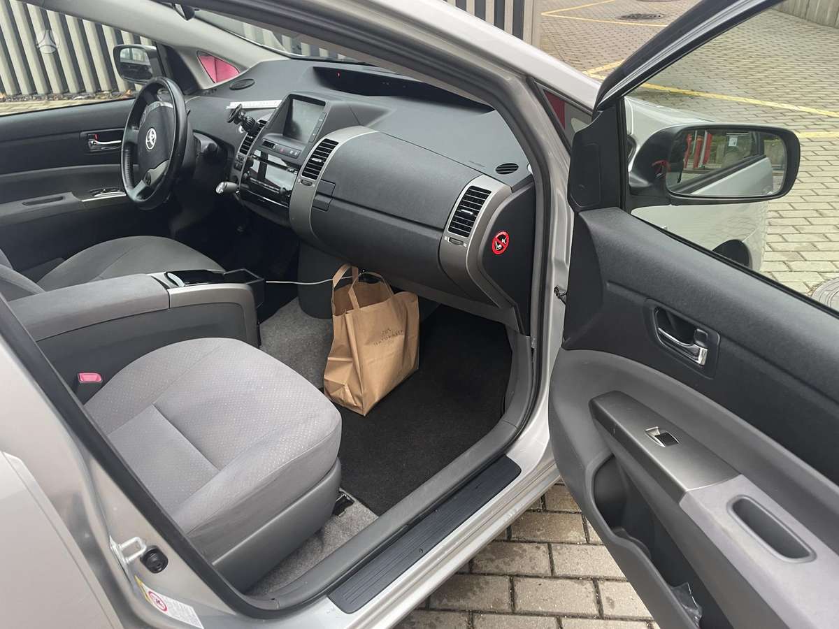 Toyota Prius - 10