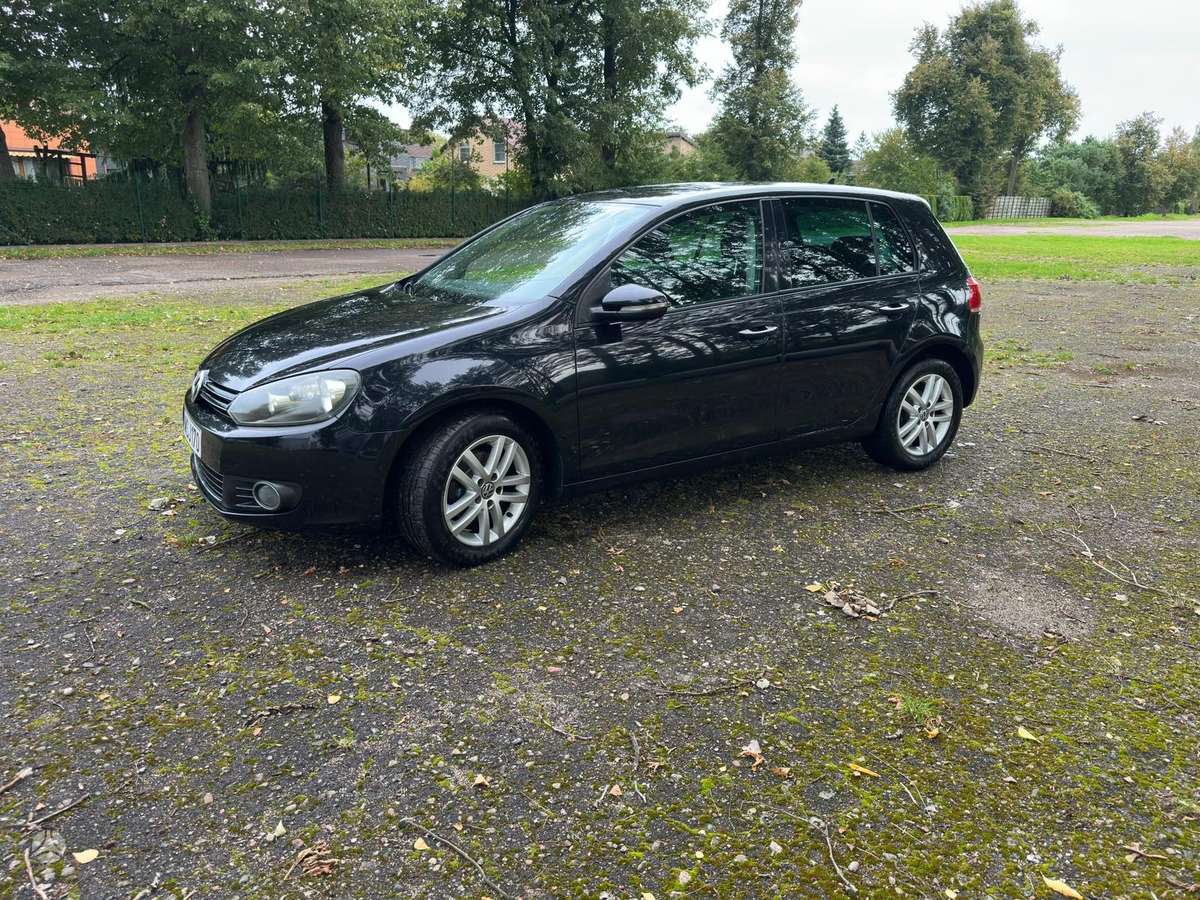 Volkswagen Golf - 1