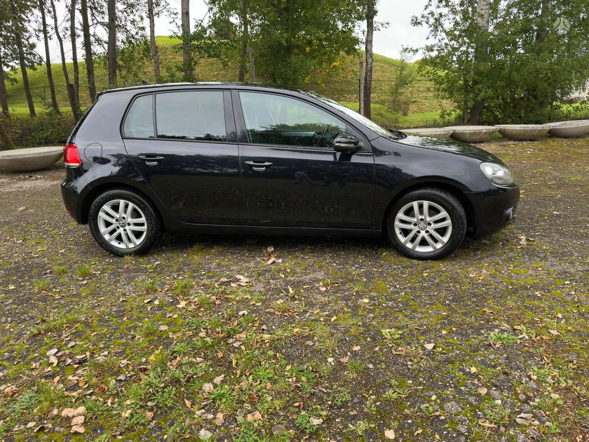 Volkswagen Golf - 6