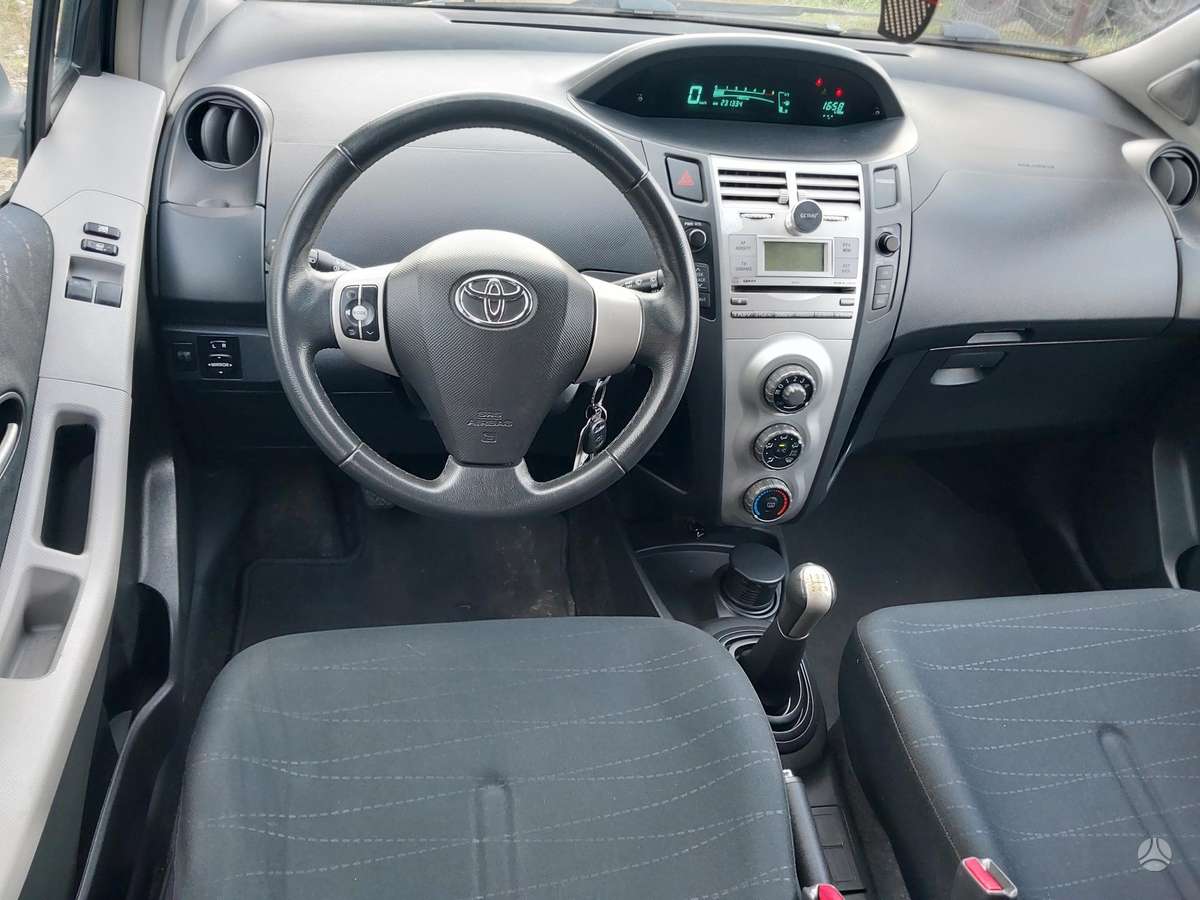 Toyota Yaris - 10