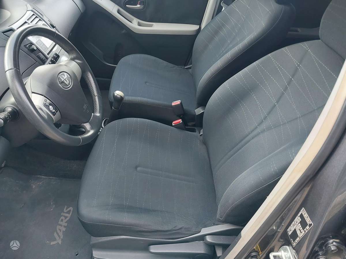 Toyota Yaris - 12
