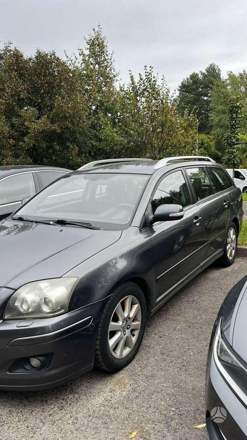 Toyota Avensis - 1