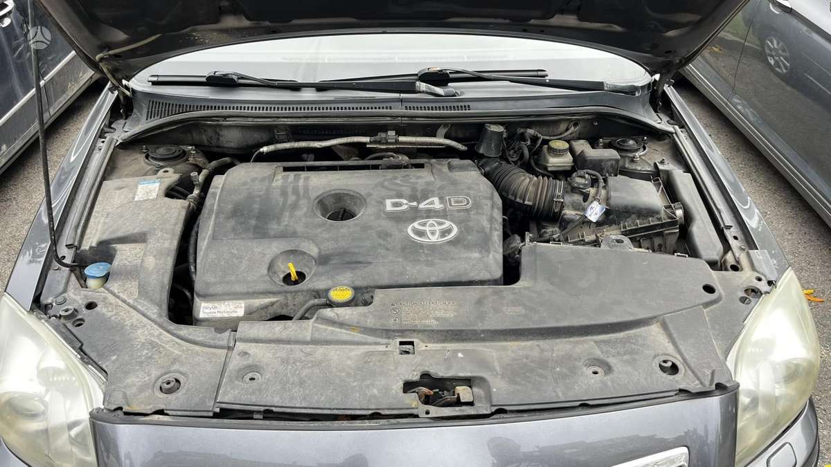 Toyota Avensis - 8