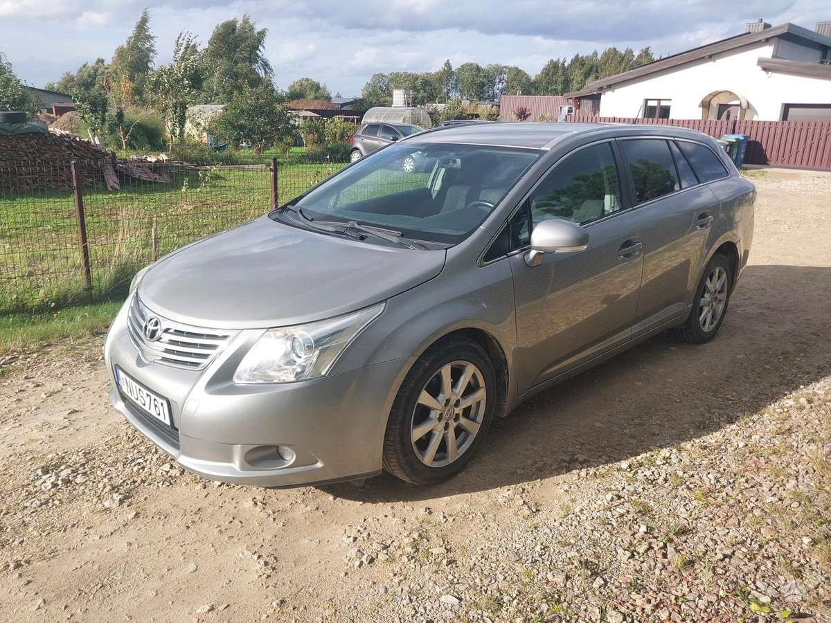 Toyota Avensis - 1