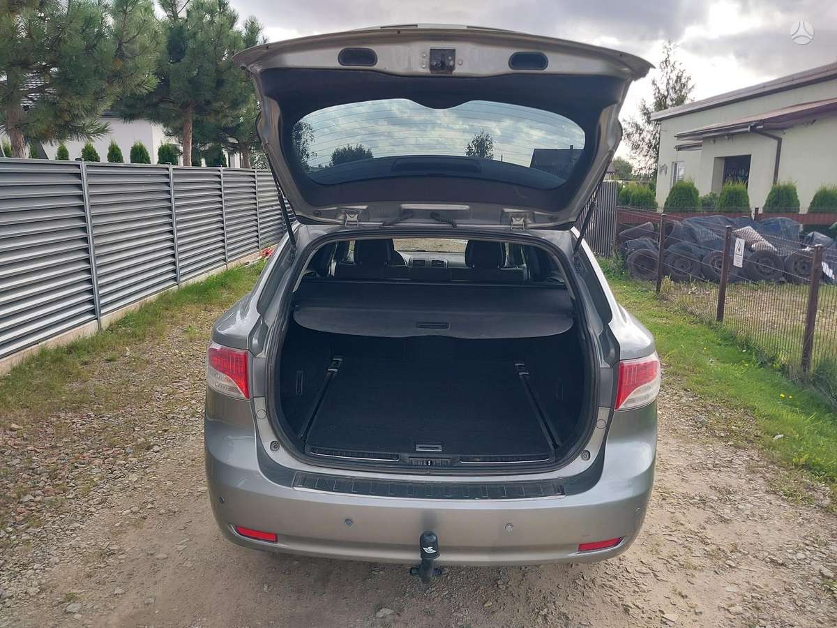 Toyota Avensis - 8