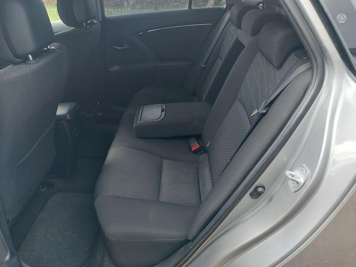 Toyota Avensis - 9