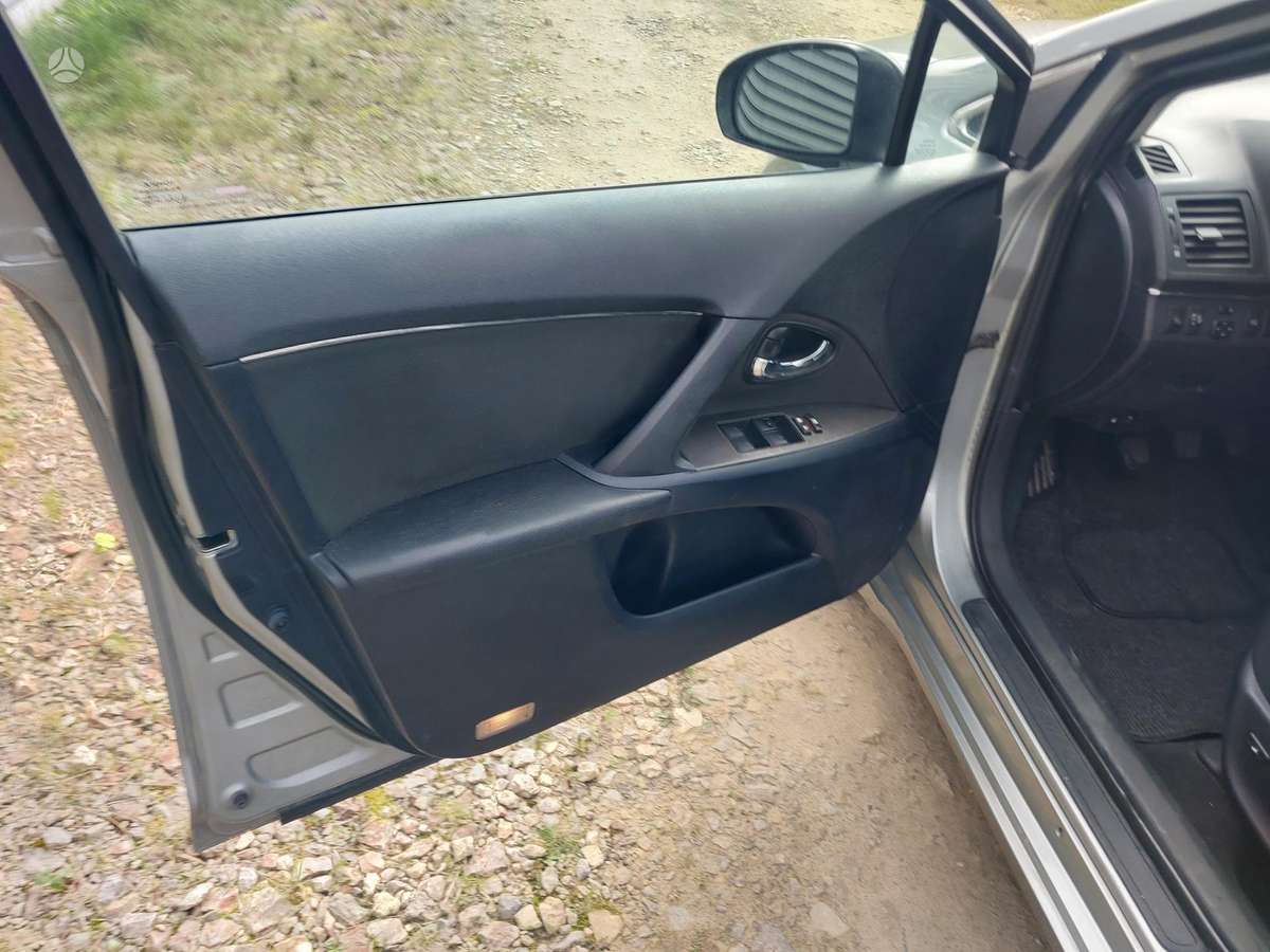 Toyota Avensis - 11