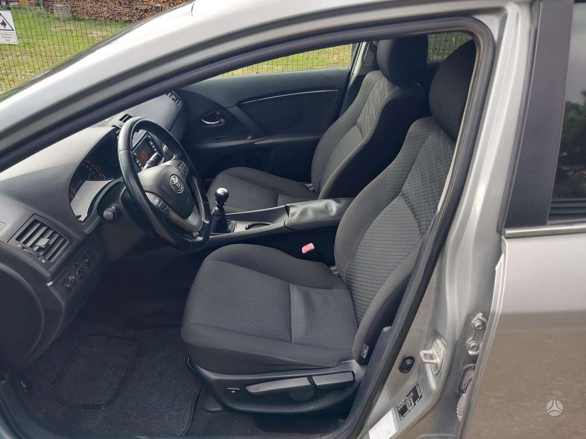 Toyota Avensis - 12