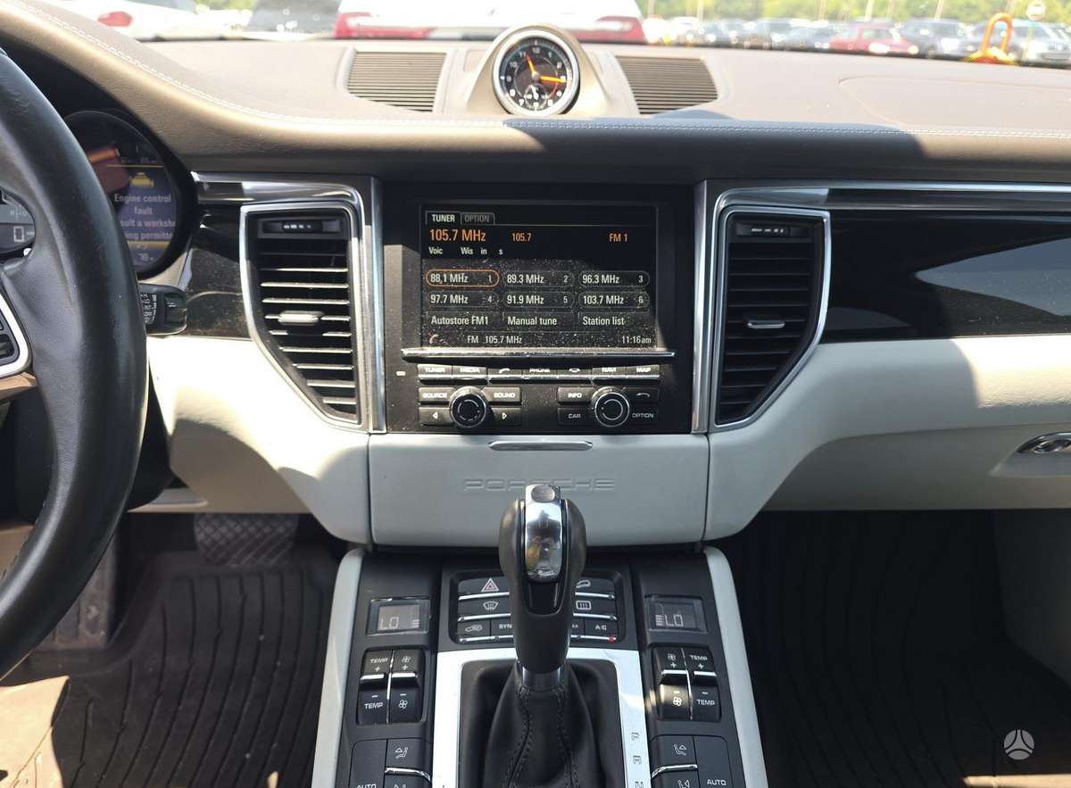 Porsche Macan - 11