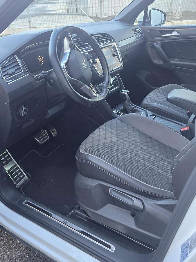 Volkswagen Tiguan - 10