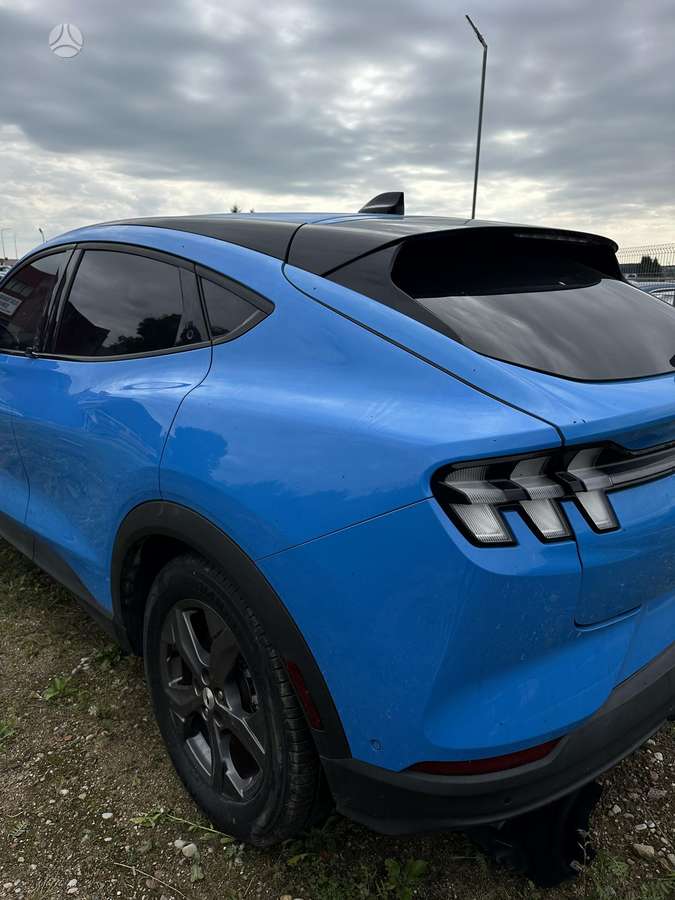 Ford Mustang Mach-E - 3