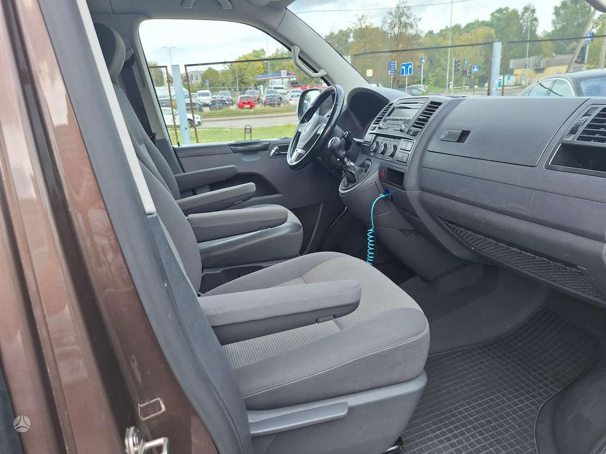 Volkswagen Caravelle - 8