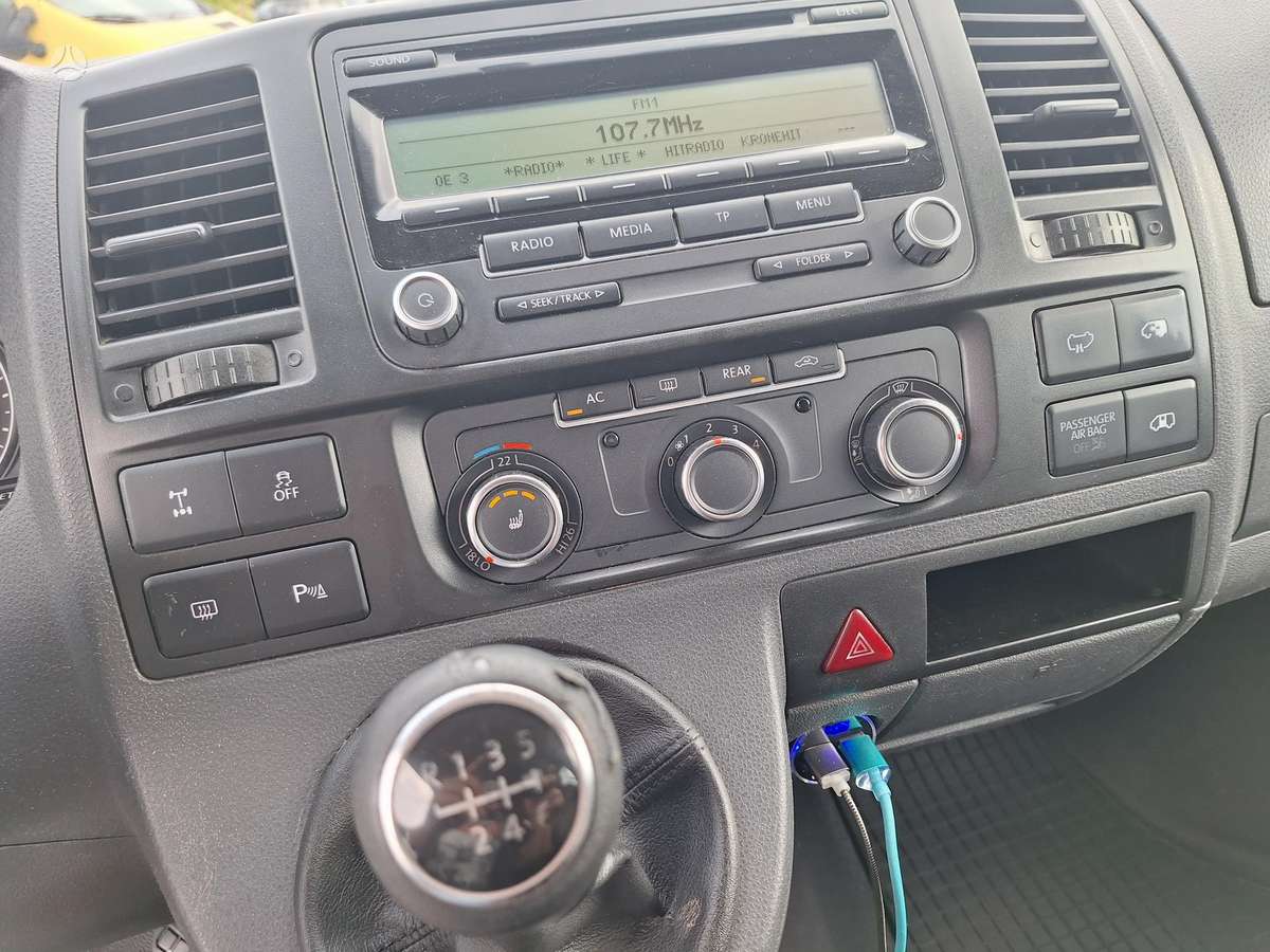 Volkswagen Caravelle - 12