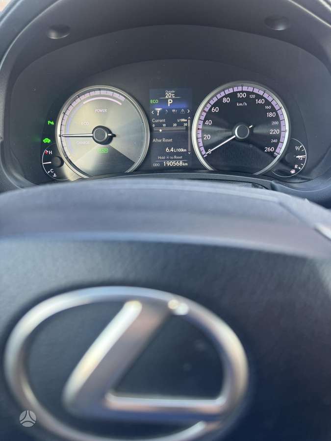 Lexus NX 300h - 11