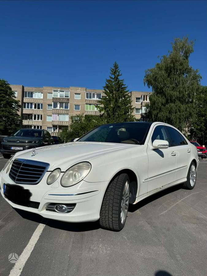 Mercedes-Benz E350 - 1