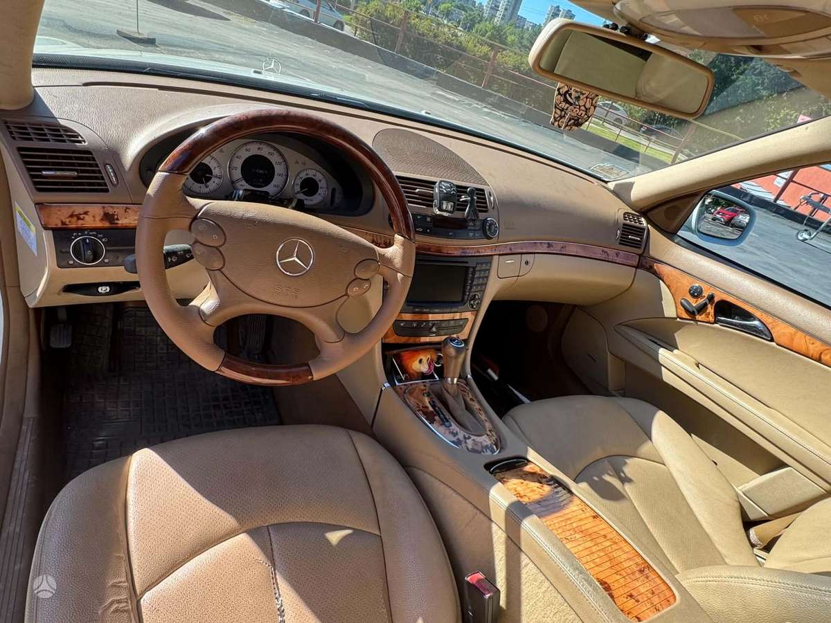 Mercedes-Benz E350, 3.5 l., Седан