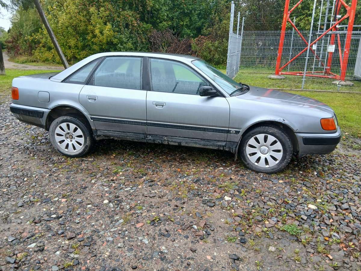 Audi 100, 2.4 l., Седан