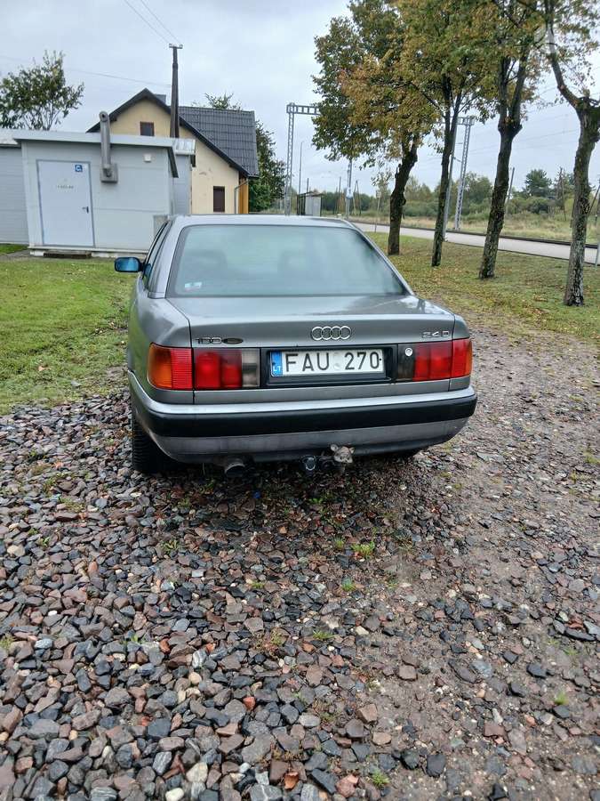 Audi 100, 2.4 l., Седан