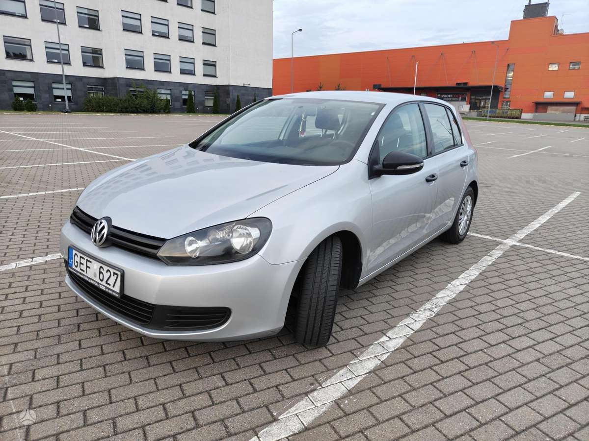 Volkswagen Golf - 1