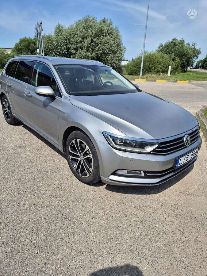 Volkswagen Passat - 1
