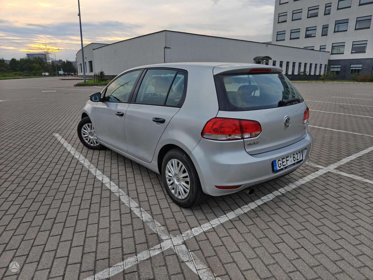 Volkswagen Golf - 2