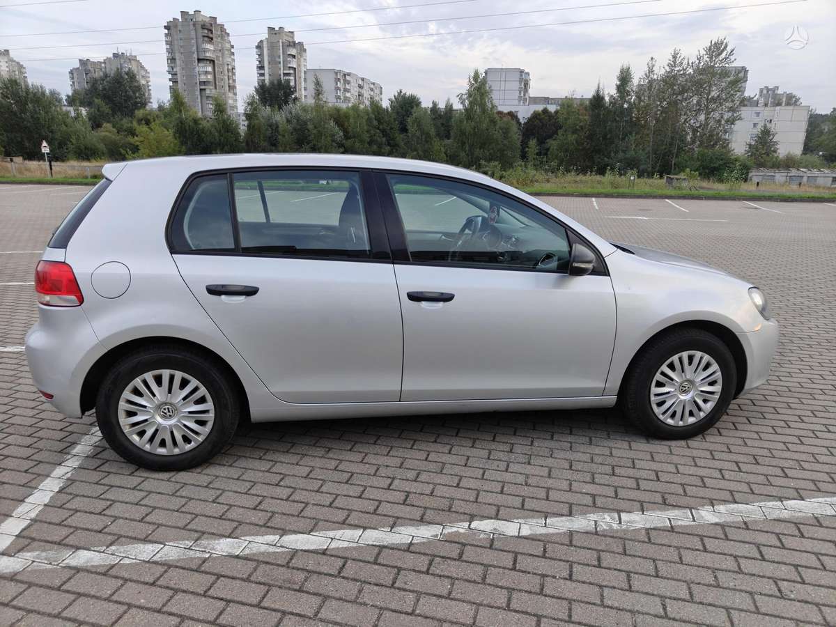Volkswagen Golf - 6