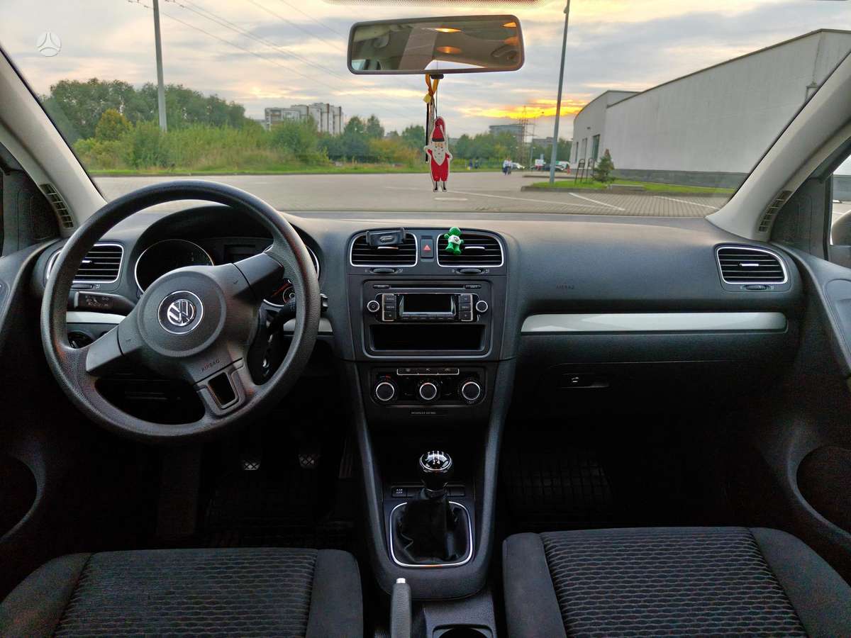 Volkswagen Golf - 8