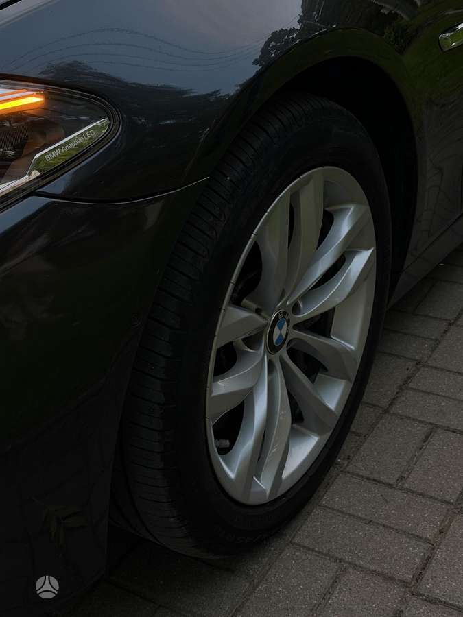 BMW 535, Седан