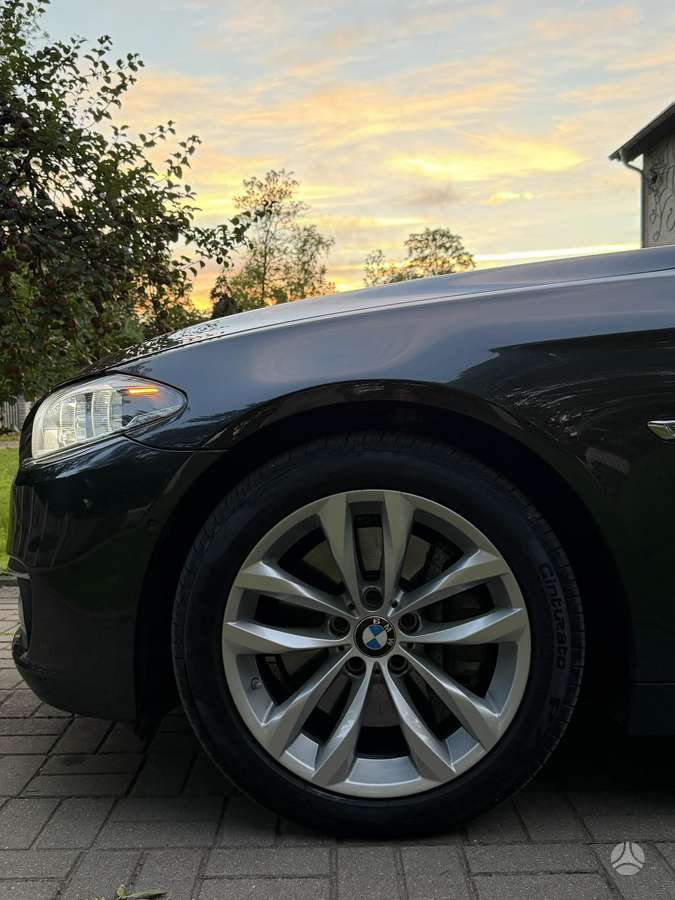 BMW 535, Седан