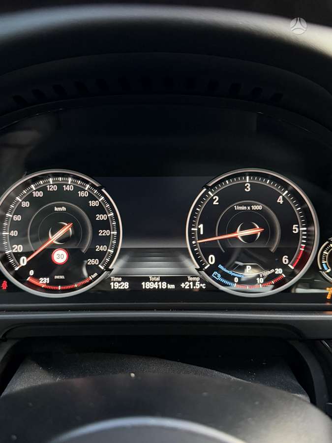 BMW 535, Седан
