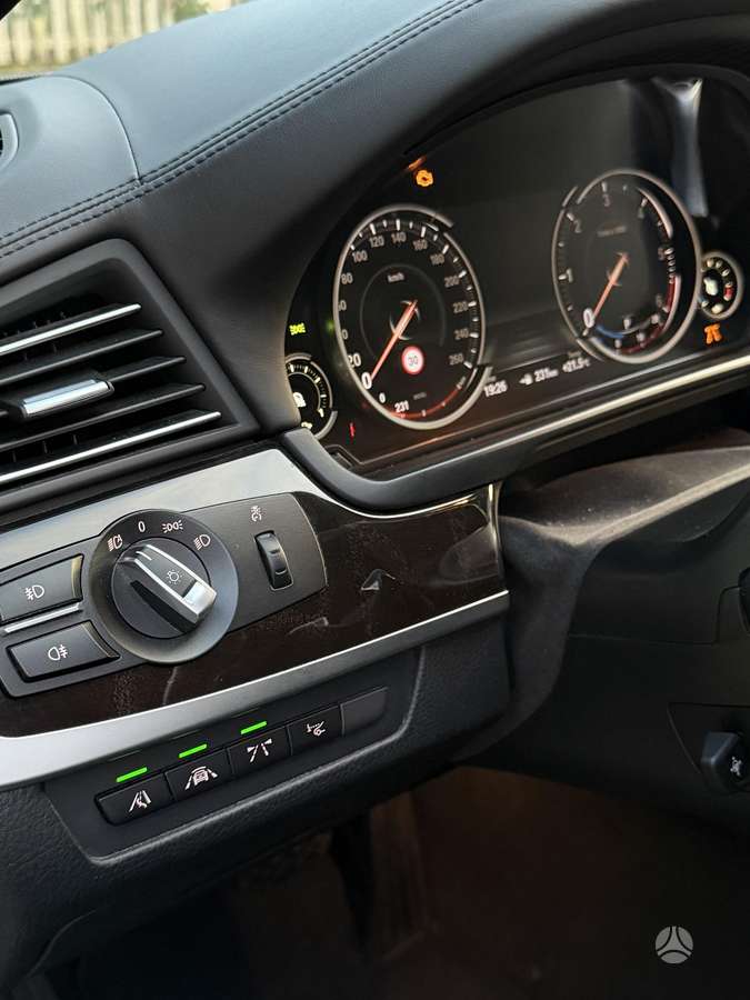 BMW 535, Седан