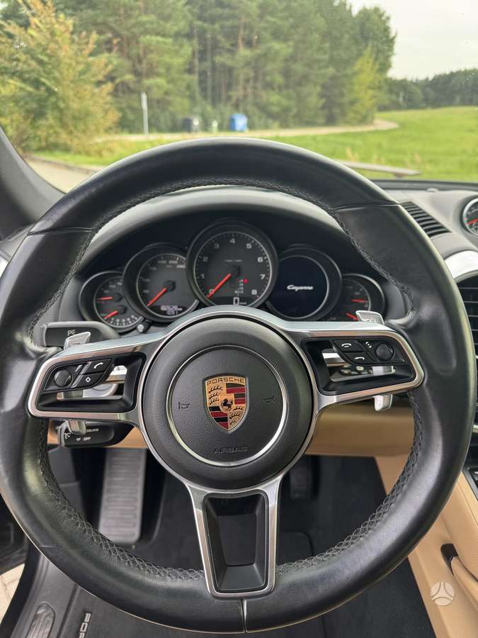 Porsche Cayenne - 6