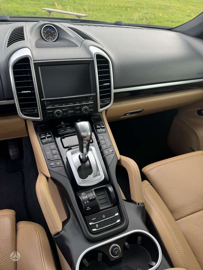 Porsche Cayenne - 7