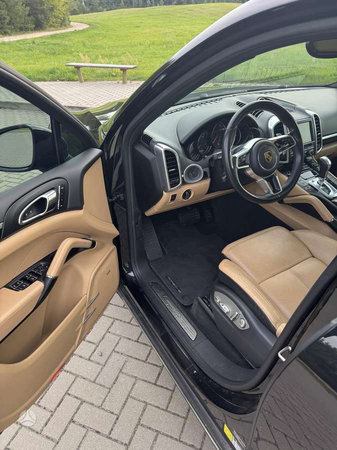 Porsche Cayenne - 8