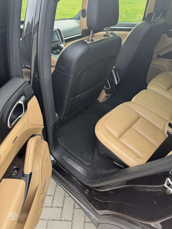 Porsche Cayenne - 9