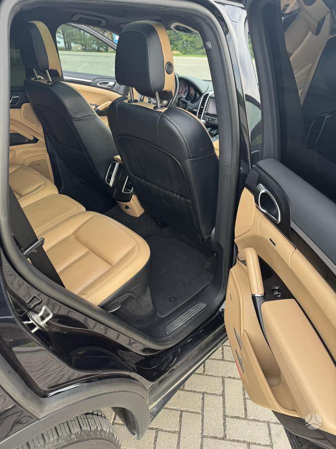 Porsche Cayenne - 12