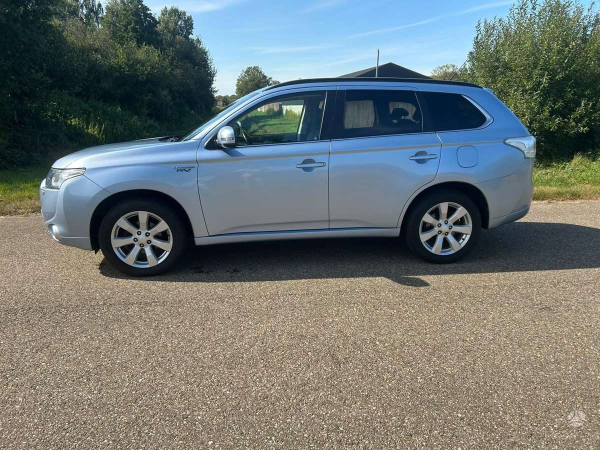 Mitsubishi Outlander - 3