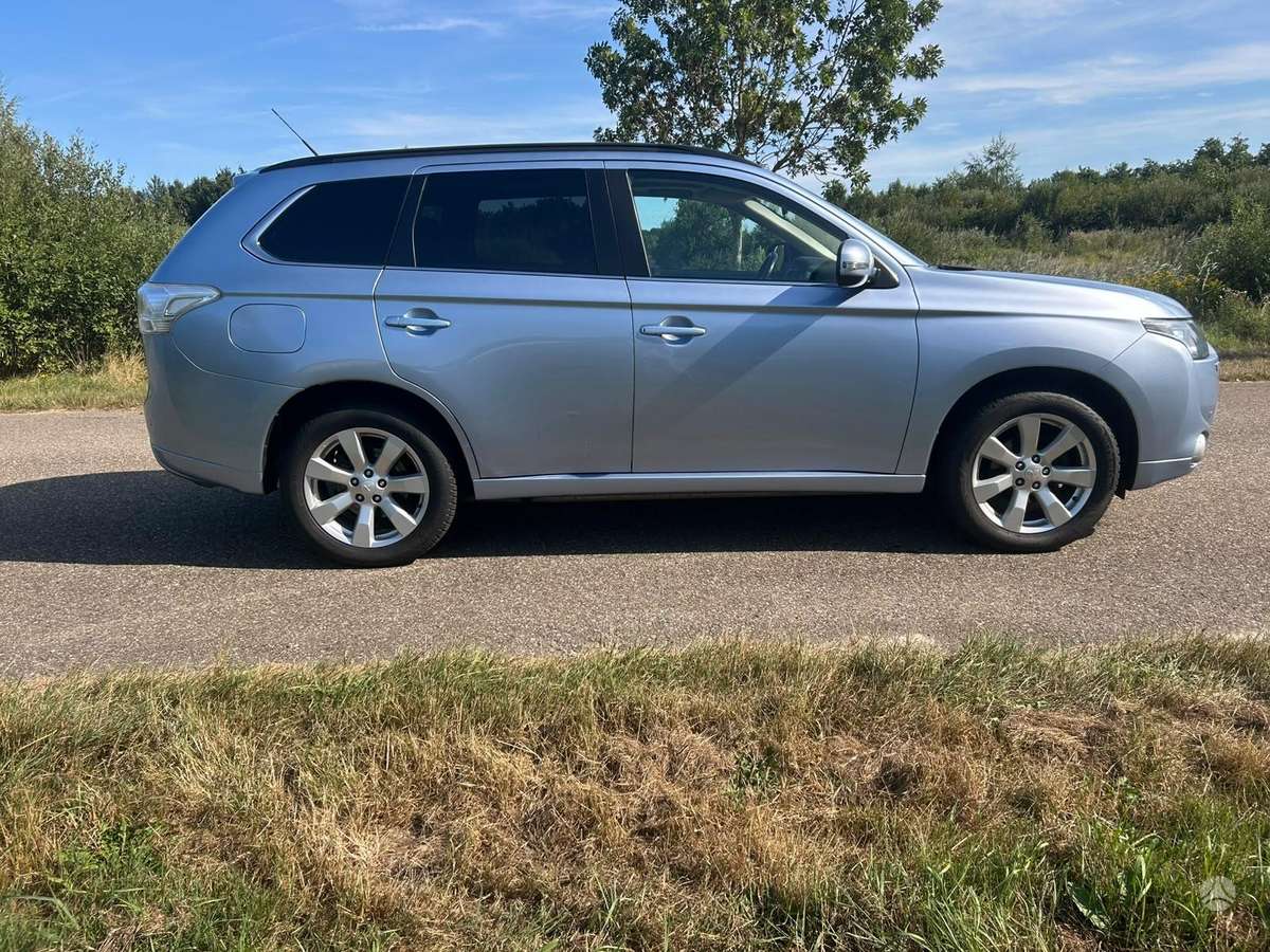 Mitsubishi Outlander - 4