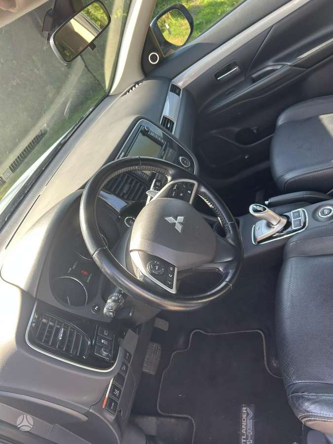 Mitsubishi Outlander - 8